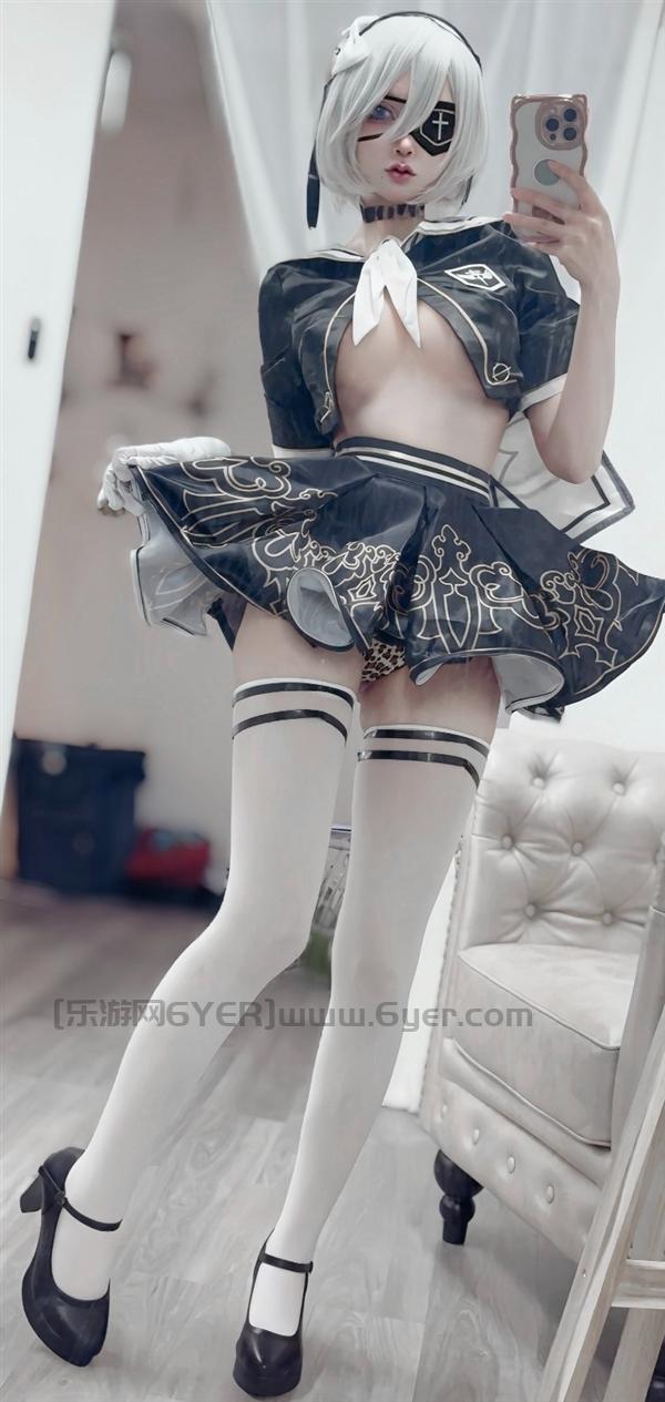国外美女Cos《尼尔》2B美图：紧身衣凸显曼妙身材