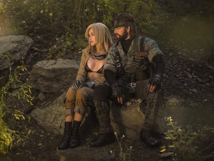 《合金装备3》斯内克和伊娃COS图 瀑布下湿身美女