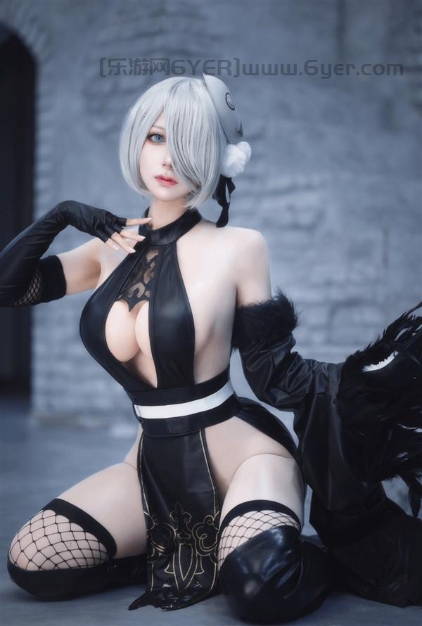 日本妹子COS《尼尔》2B美图赏：皮肤白皙 身材完美