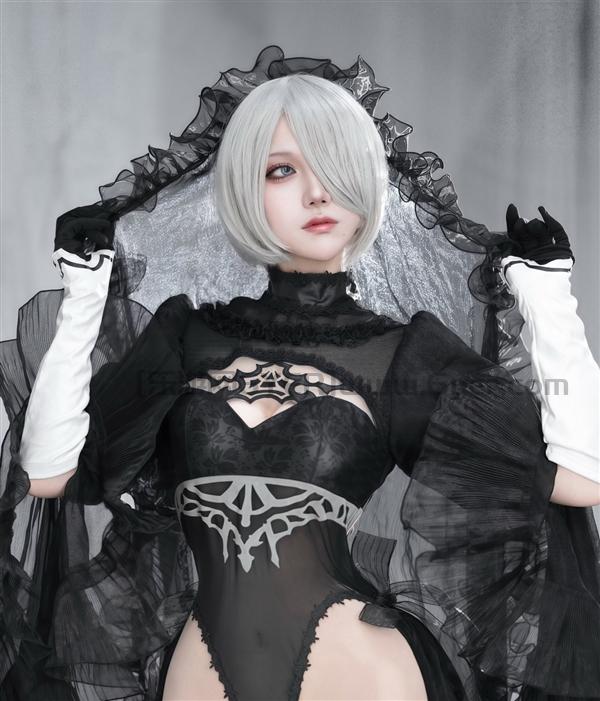 日本妹子COS《尼尔》2B美图赏：皮肤白皙 身材完美