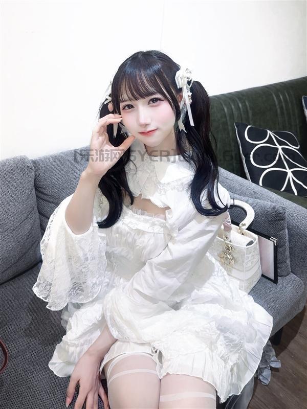 日本妹子COS《尼尔》2B美图赏：皮肤白皙 身材完美