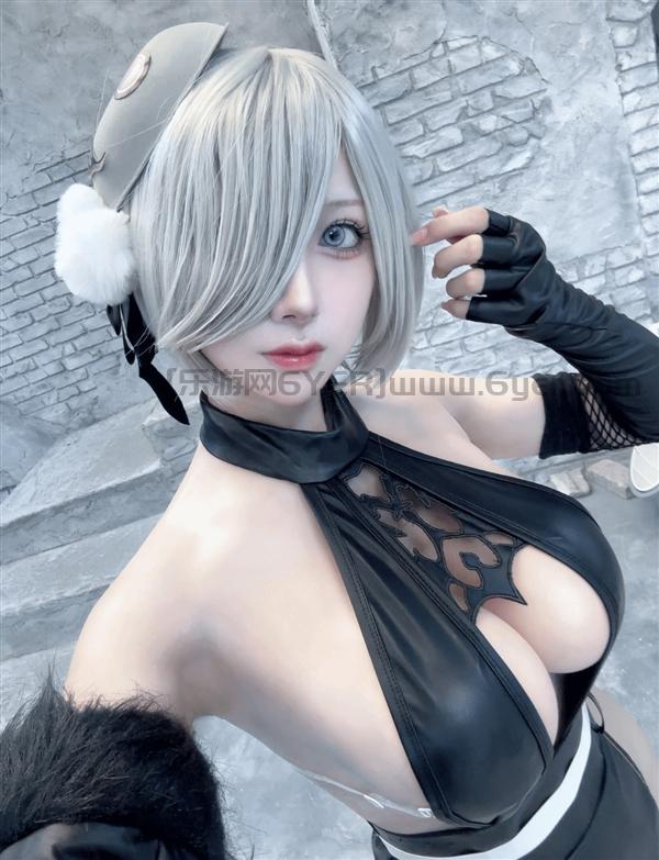 日本妹子COS《尼尔》2B美图赏：皮肤白皙 身材完美