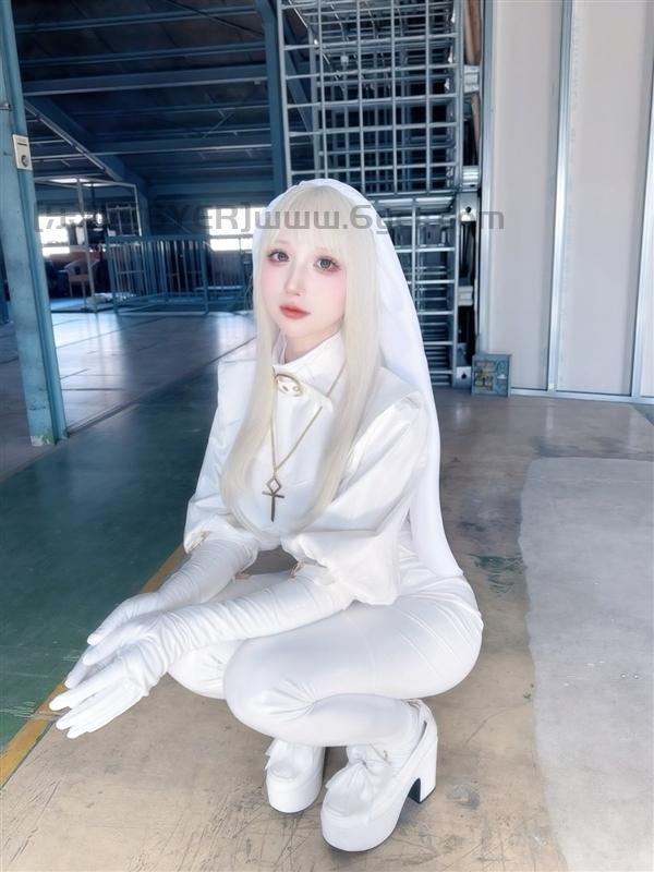 日本妹子COS《尼尔》2B美图赏：皮肤白皙 身材完美